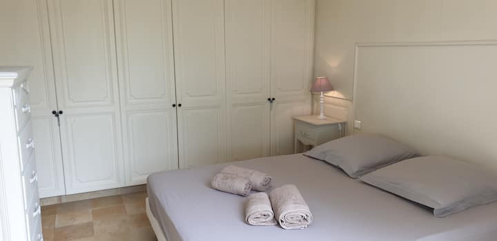 ห้องนอนใหญ่ 1 เครื่องปรับอากาศ