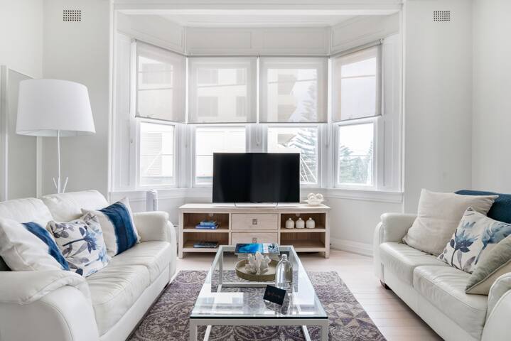 Boutique Coogee Beach Retreat with Ocean Views