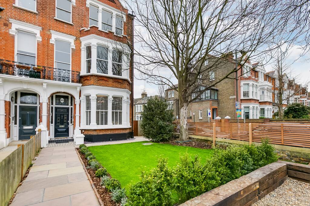 Shared front access or access via private rear entrance