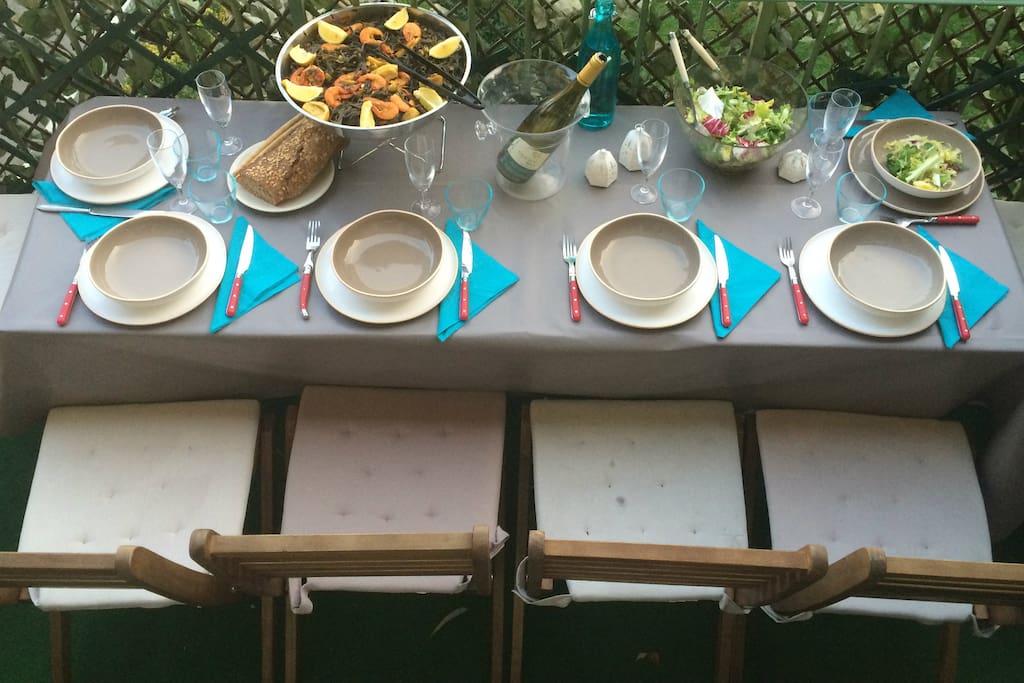 In the balcony there is a big table suitable for eating out up to 6 persons! :-) Night & day the temperature is nice and warm! :-)