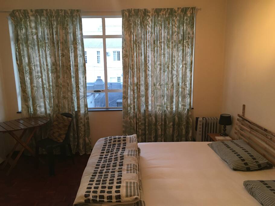 The room recieves intense sunlight, especially in the mornings