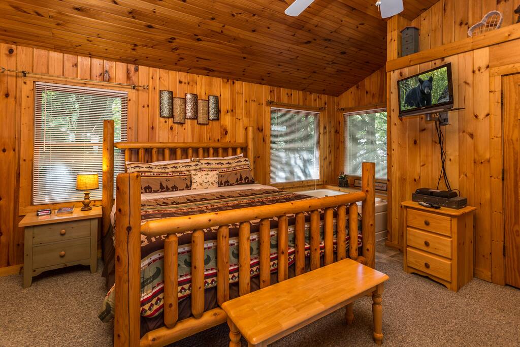 Gorgeous Hardwoods And A Cozy Log King Bed!