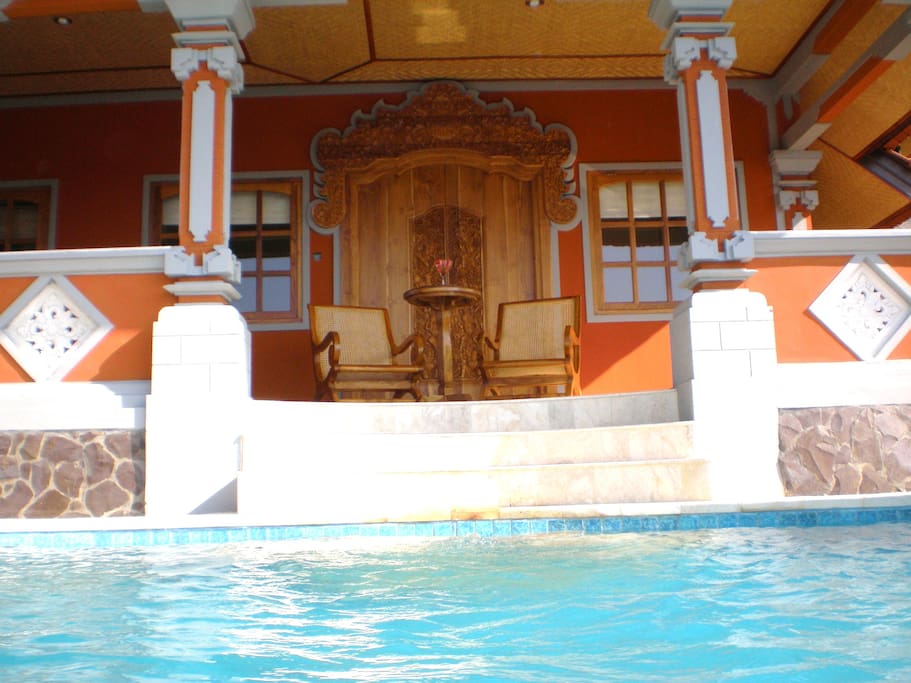 3 steps to the pool