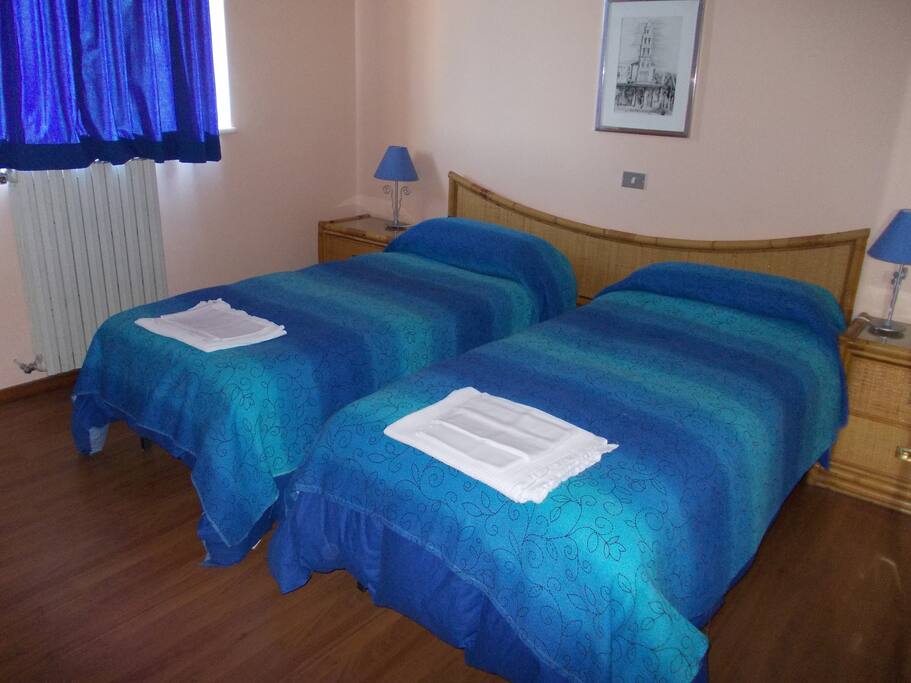 seconda camera con 2-3 letti singoli /second bedroom with 2-3 single bed