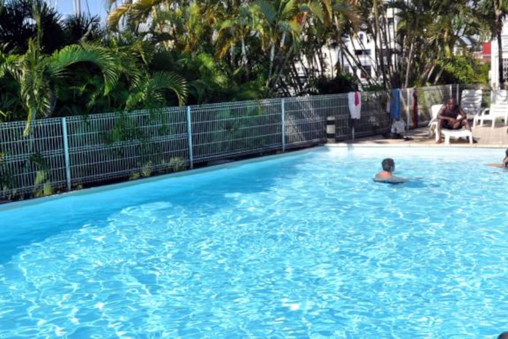 Grande piscine commune aux co-propriétaire