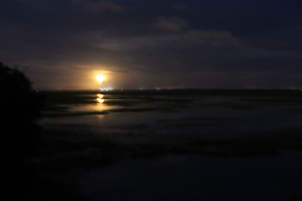 Moon rise on the Piazza