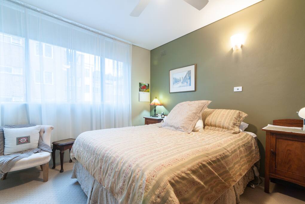 Queen size bed, linens supplied