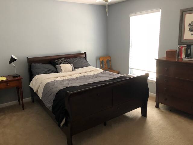 Private 1 bed 1 bath. 15min drive to IU campus.