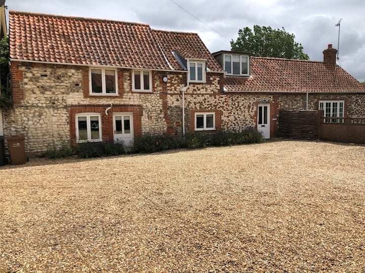 Top Airbnb: Dairy Cottage in Brancaster