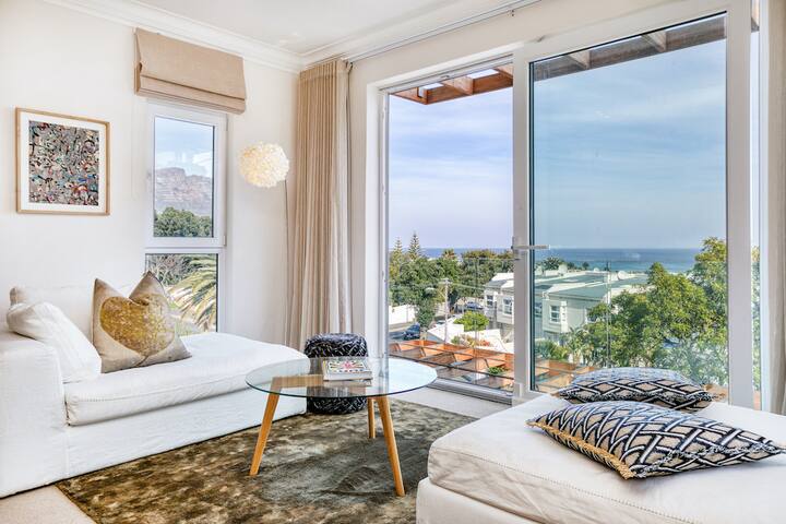 Luxurious Sanctuary, Sea Views, Walk to the beach