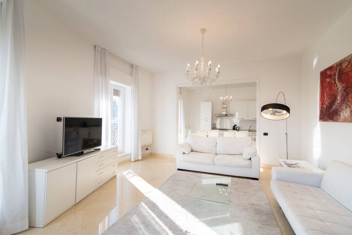 CHARMING APARTMENT PIAZZA DI SPAGNA gallery image 5