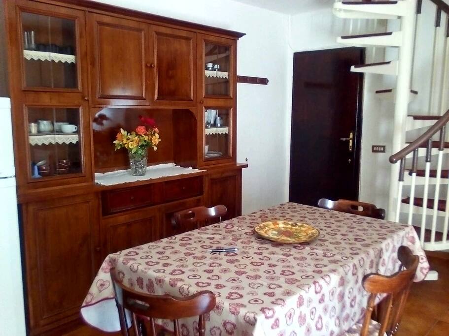Soggiorno e scala a chiocciola
