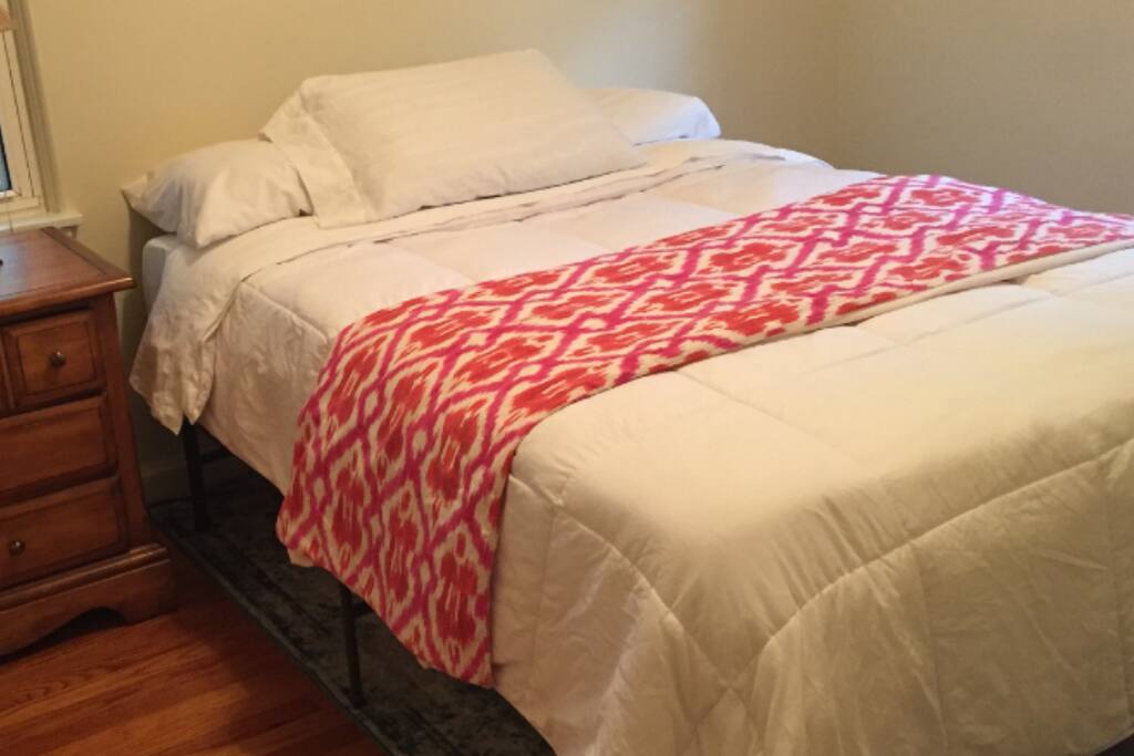 Queen Memory foam topper w Downey fresh linens/Goose down comforter for a great nights rest. Ceiling fan for added comfort.