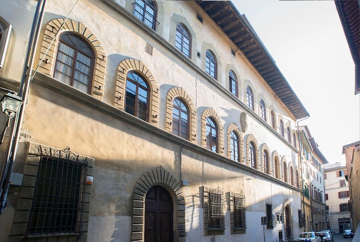 VISCONTI DI MODRONE PALACE HEART OF FLORENCE