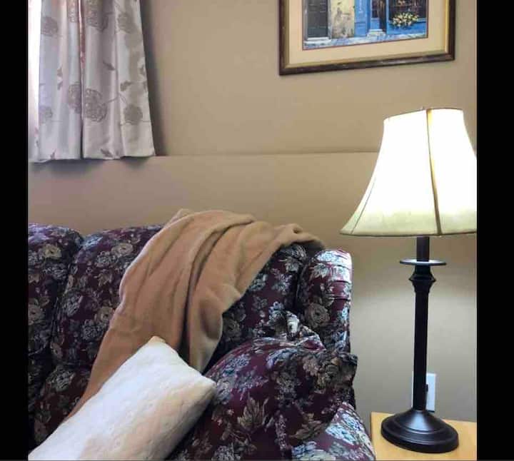 Snowplace Bright cozy apt on quiet culdesac Apartments for Rent in