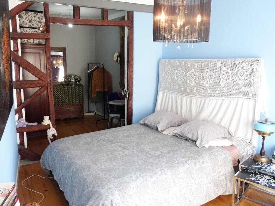 ROOM 1