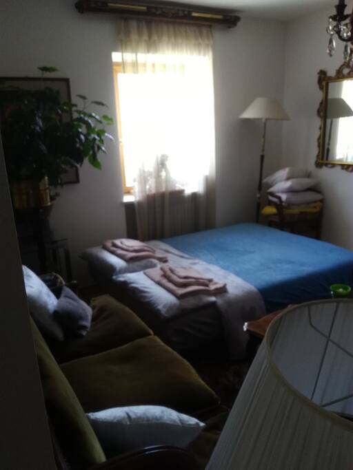 il salotto
das Wohnzimmer
the living room