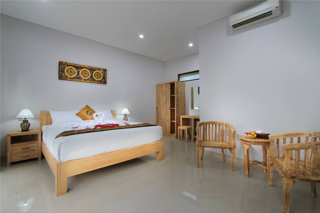 Spacious and Comfy bedroom