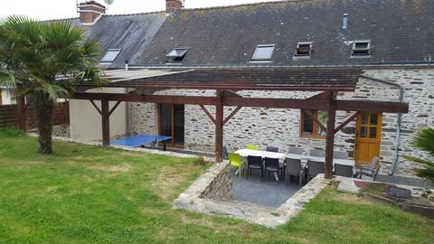 LARGE STONE LONGERE 2 KM FROM THE SEA