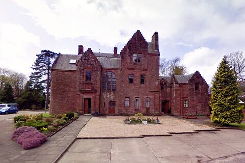 Butler's Apartment. Flat 5, Dalmore House