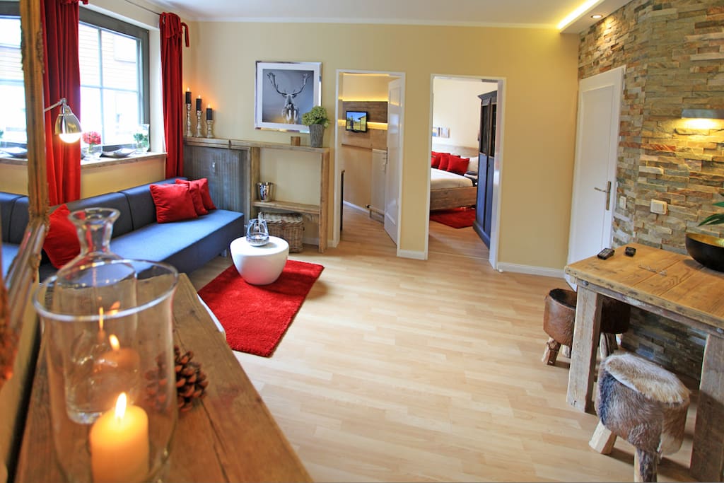 Wohnzimmer mit urgemütlicher Ausstattung