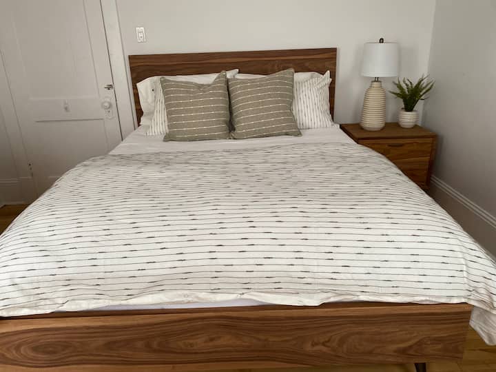 غرفة نوم ثانية بسرير كوين!
يمكن لكل غرفة نوم التحكم في التدفئة الخاصة بها!