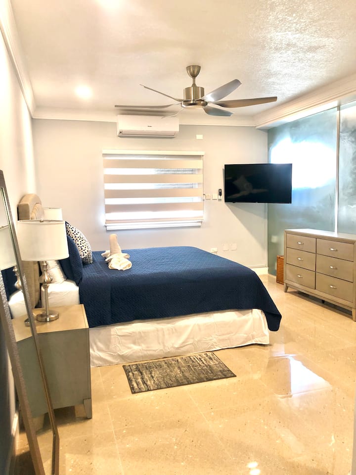 マスターベッドルーム