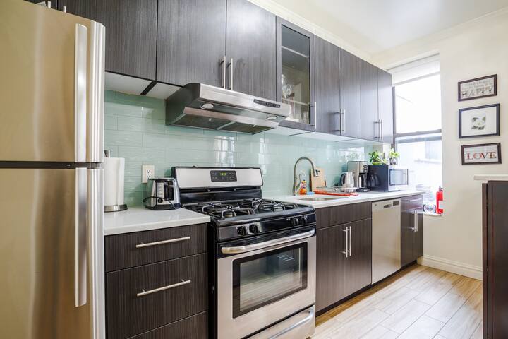 ALL new modern apartment of 2 bedroom NYC style!❤️ gallery image 5