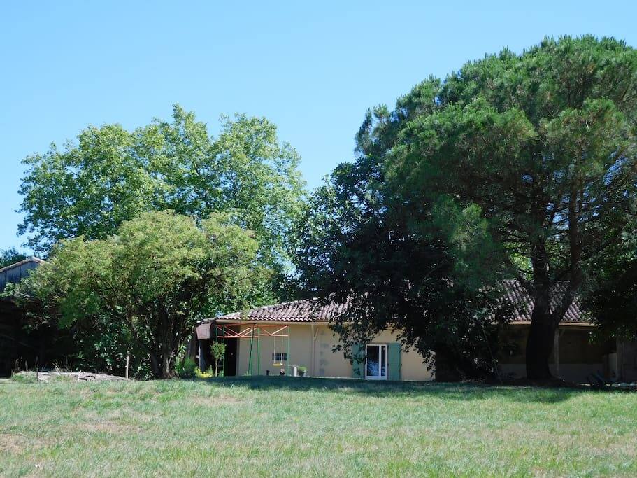 Jardin et prairie du Petit Mas de Mirelaure