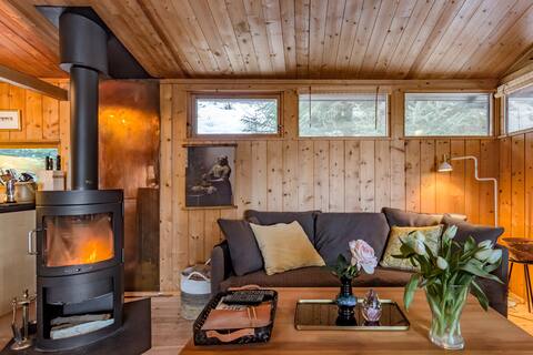 The Secret Cabin with hot tube in Nature Reserve