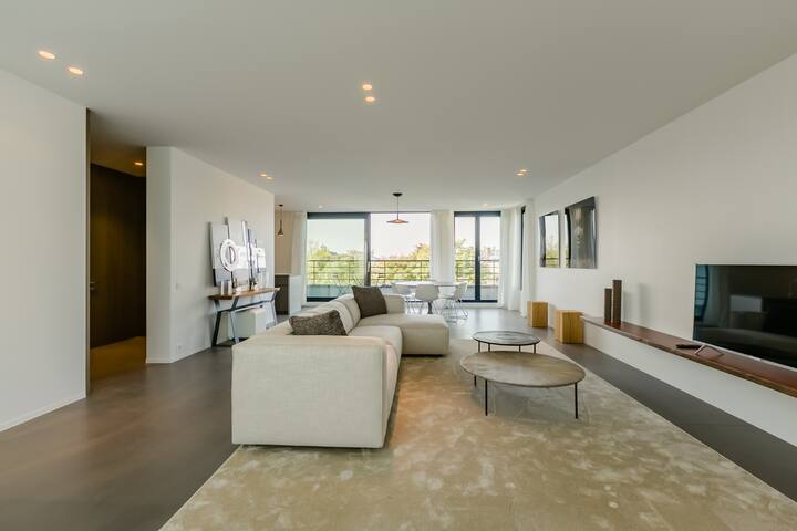 Nouveau Loft/Duplex/Penthouse élégant (Apt 6) gallery image 2