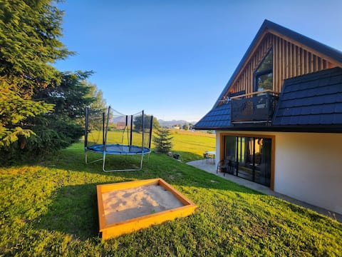 Czerwienne Cottage by the Woods