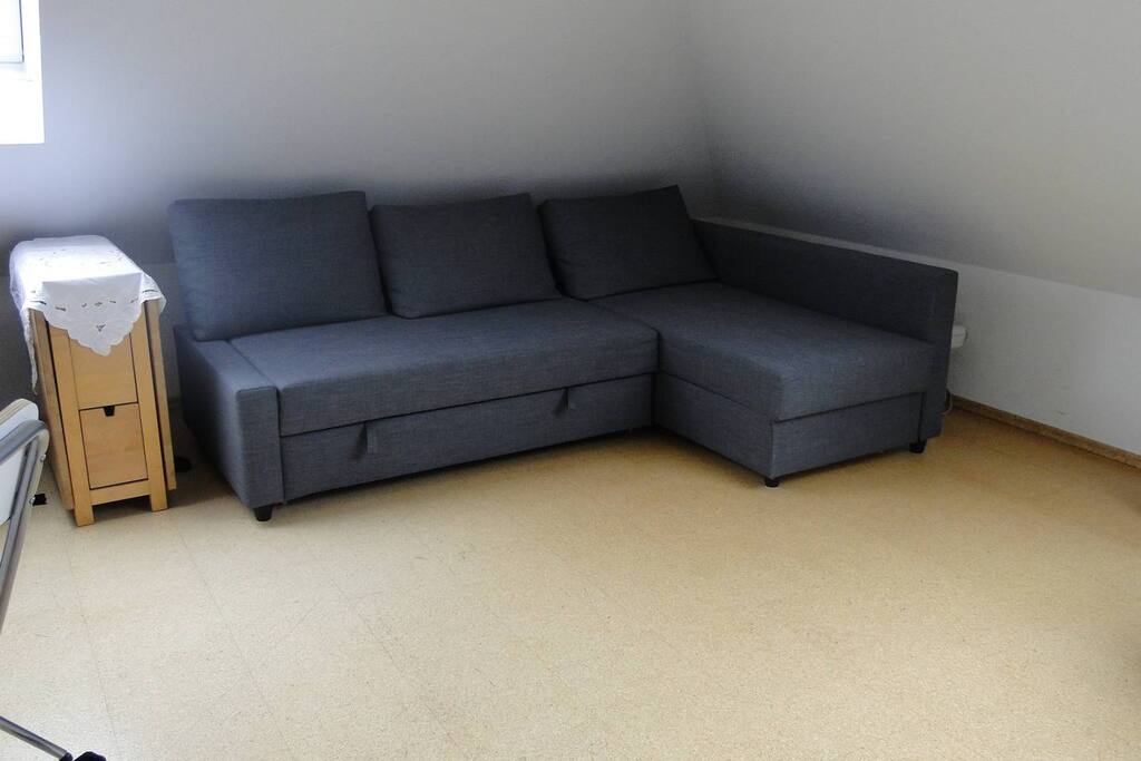 2. Wohnraum mit Schlafsofa (2 Personen)