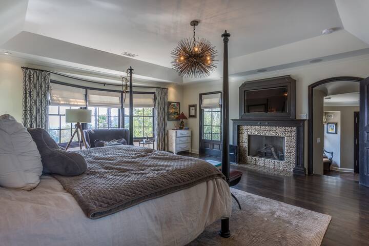 Hollywood Hills La Presa Estate gallery image 5