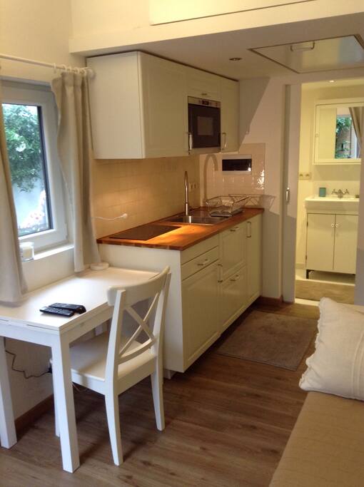 Fully equipped kitchenette