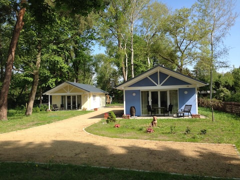 Popular Airbnb listing: Vacation bungalow on the Müggelspree B2 "Yellow Sun" in Rahnsdorf