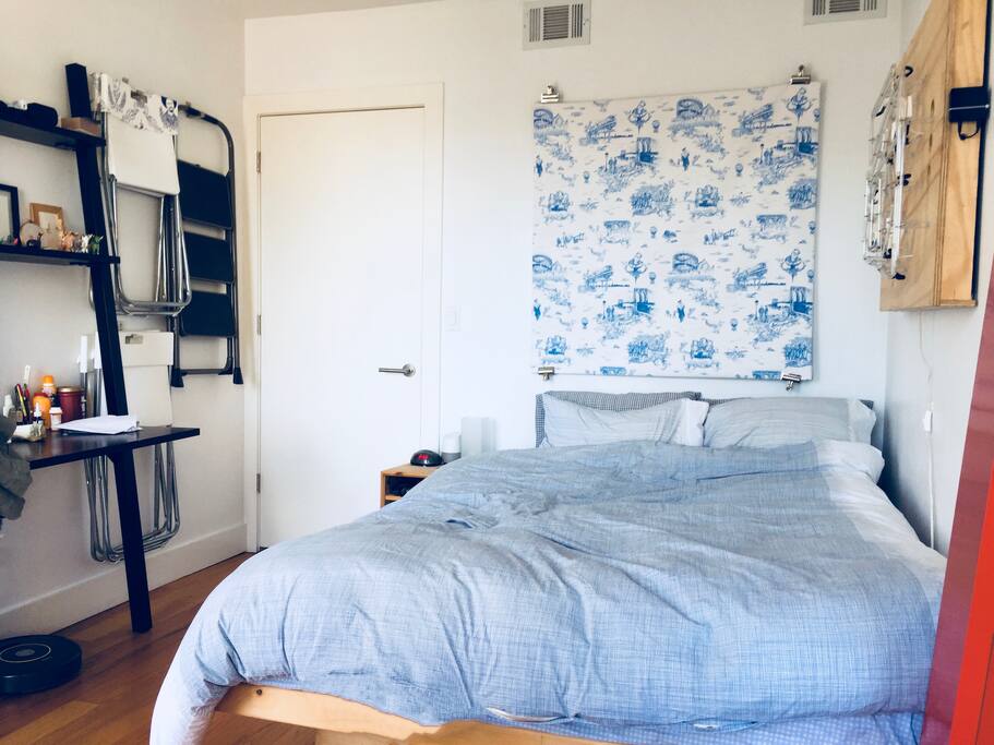 Bedroom (1/2)