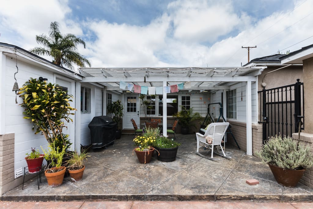 Courtyard and entrance to the Airbnb area (on the right).