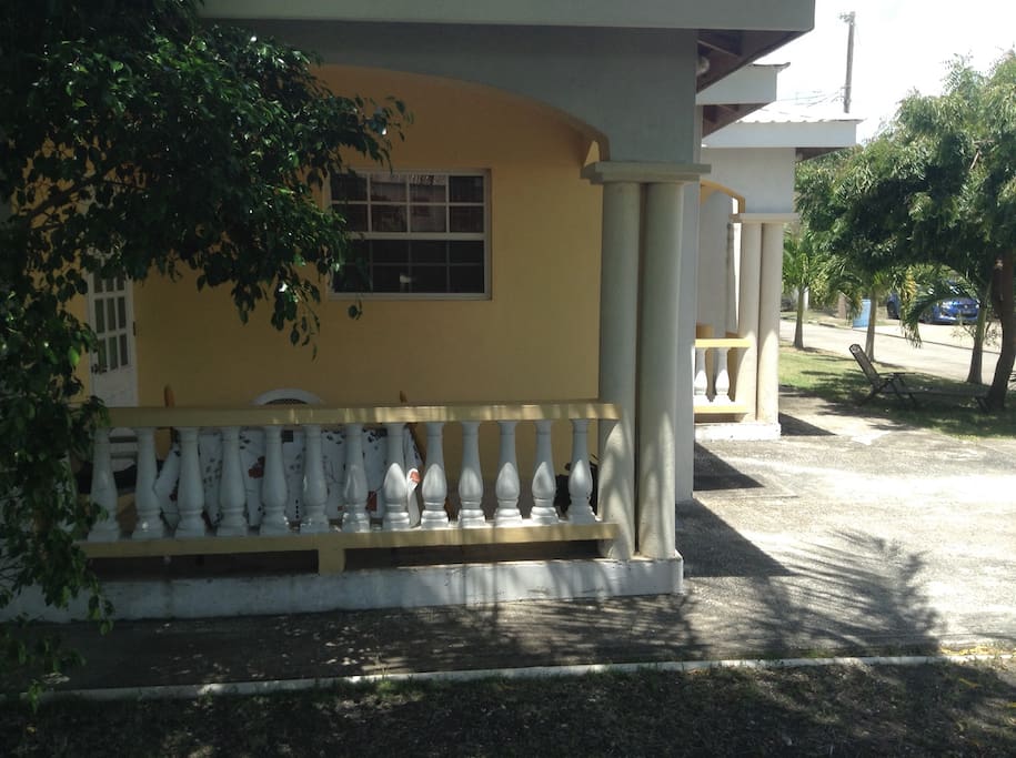 Royal Palm :Hutt Patio