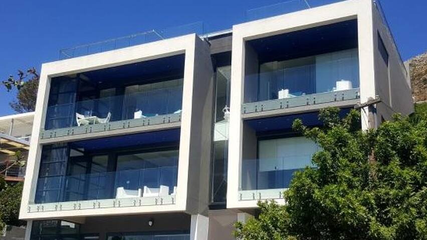 Ultraluxe Penthouse (Sea View) – Solar Powered gallery image 2