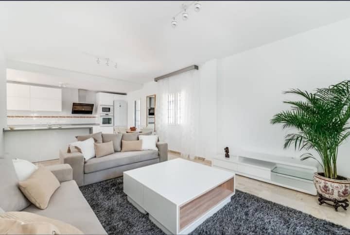 Casa Scarly
4 Bedroom Villa With Private Pool - 베날마데나