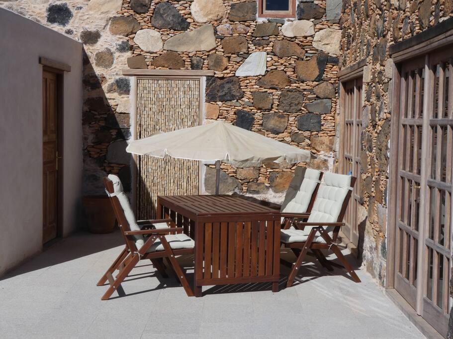 Detalle de los muebles de la terraza