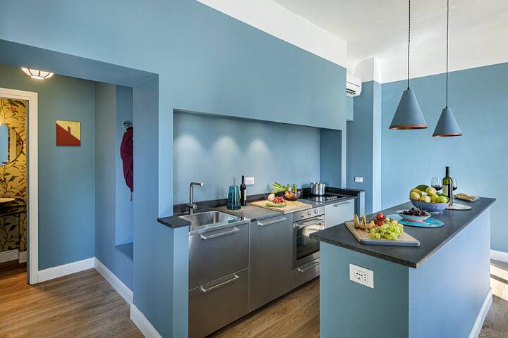 3BD-3BA DESIGNER APARTMENT, TOP FLORENCE LOCATION! gallery image 5