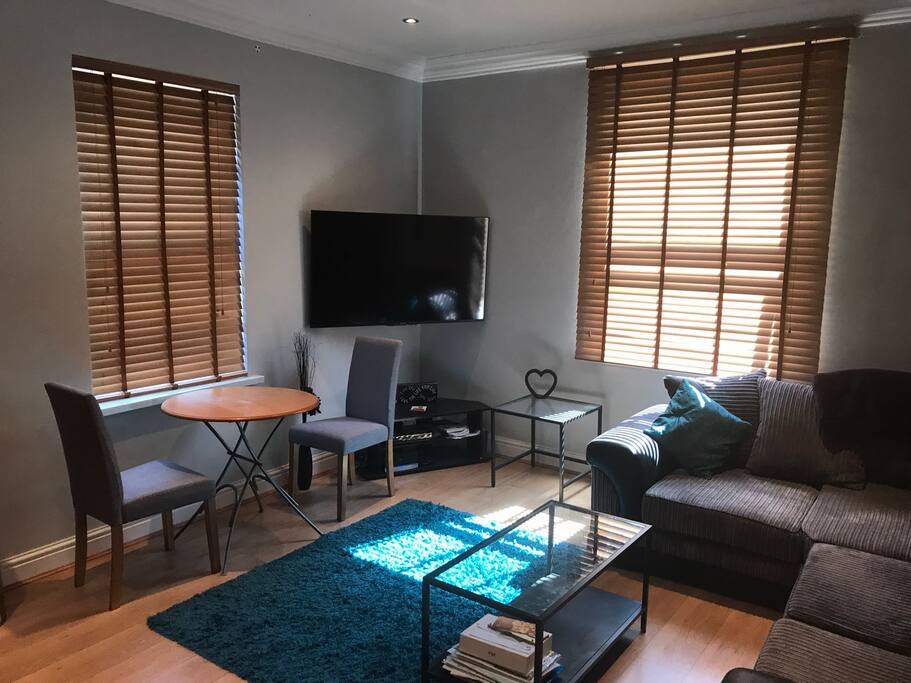 Lounge/Dining Area 2
