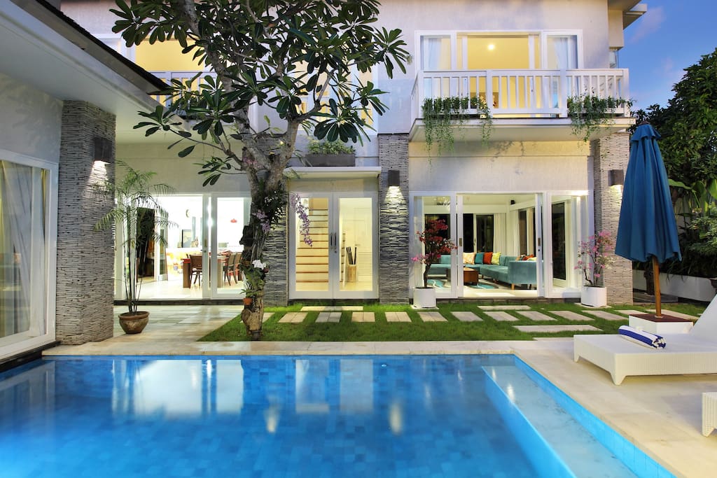 Pool to the Main Villa