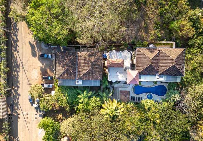 Whole apartment steps from tamarindo night maket