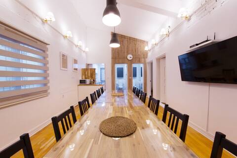 Big group ★ 5 rooms & 4 bath ★ Free WiFi