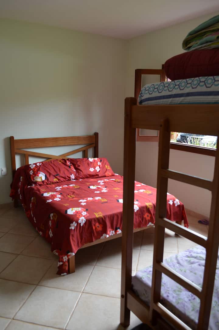 Suite 2 ორადგილიანი საწოლით + 1 ორსართულიანი საწოლი