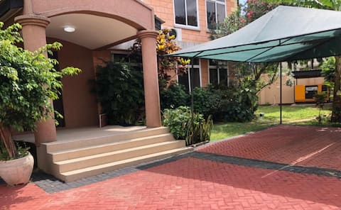 Oysterbay Lavish  Villa with Flourishing Garden