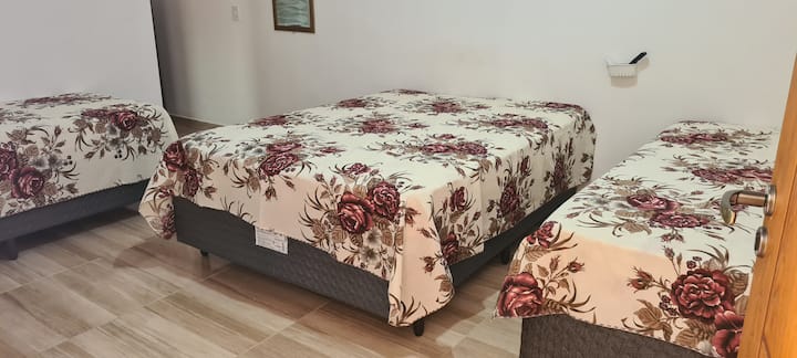 SUITE CON AIRE ACONDICIONADO, TV INTELIGENTE Y VENTILADOR 